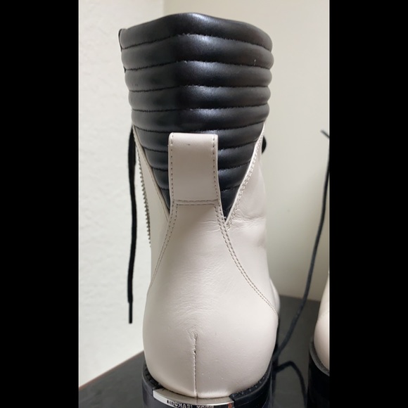 Authentic MICHAEL KORS BASTIAN booties - Picture 4 of 5